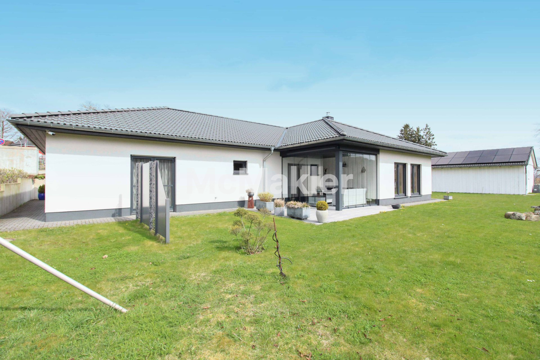 Exklusiver Design-Bungalow mit Wintergarten, Smart Home und 1.269 m² Grundstück