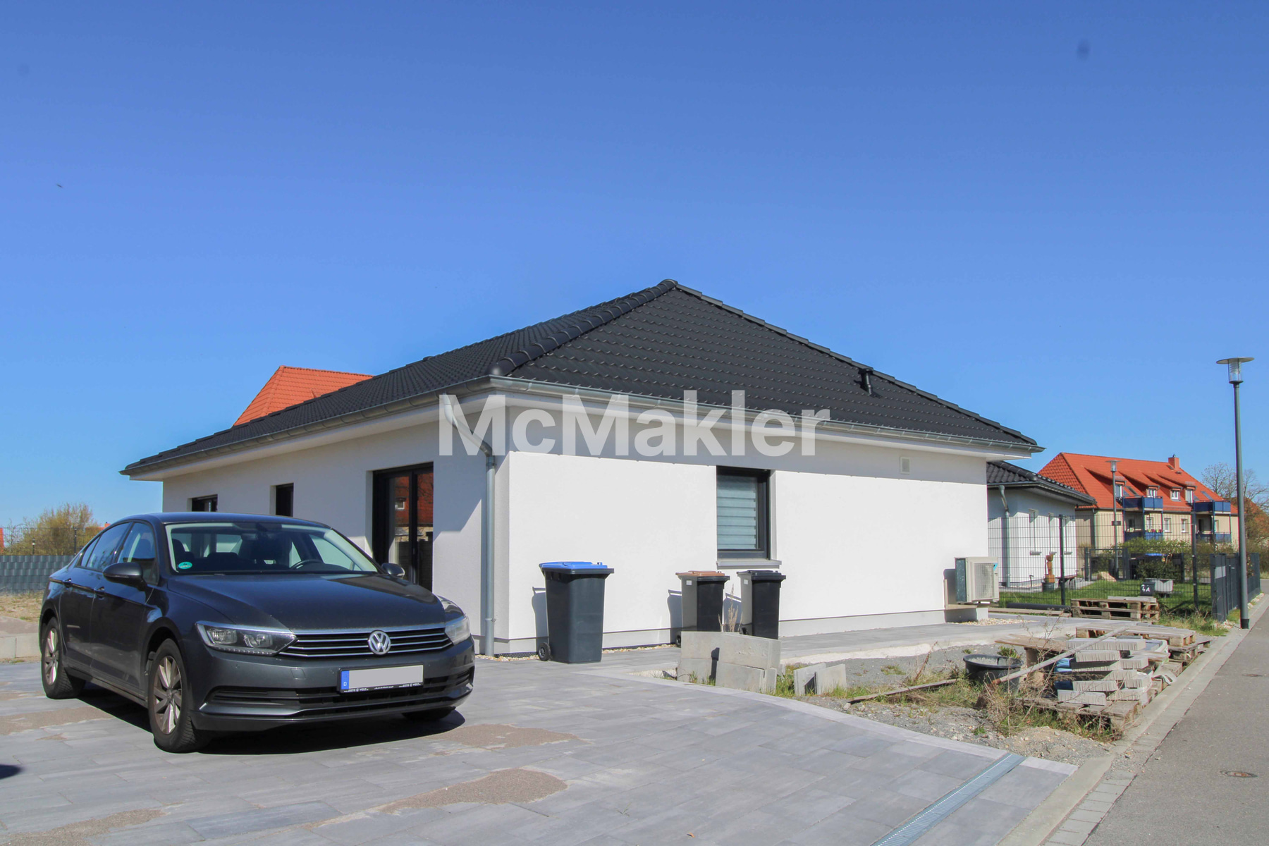 
Modernes Wohnen auf einer Ebene – Stilvoller Neubau-Bungalow in ruhiger Lage