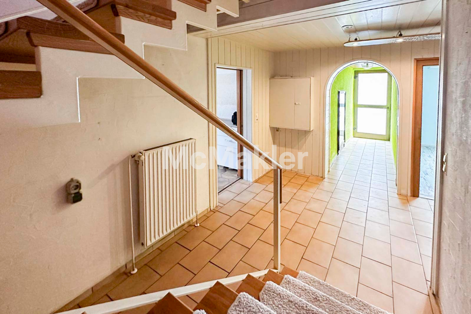 Raum für Ideen: Großzügiges Wohnhaus mit Garage, Hof und Scheune