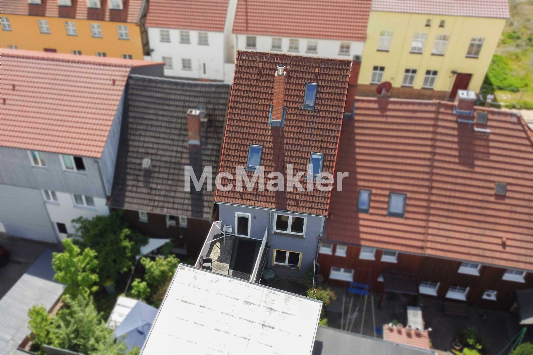 Altstadtjuwel mit Innenhof: RMH inklusive Dachterrasse, Sauna & viel Wohnfläche