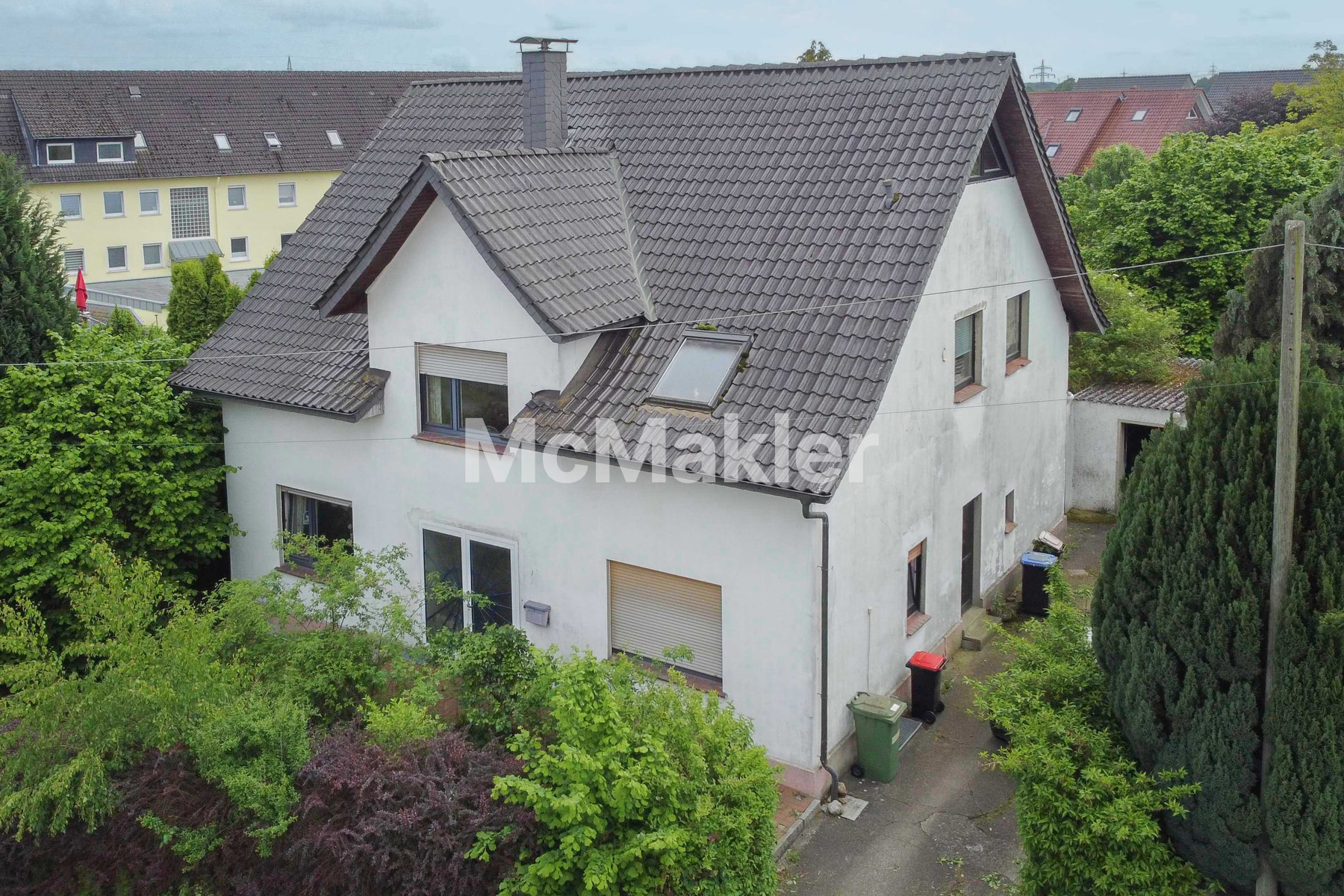 Ihr Projekt wartet: Modernisierungsbedürftiges Zweifamilienhaus auf großem Grundstück in Löhne