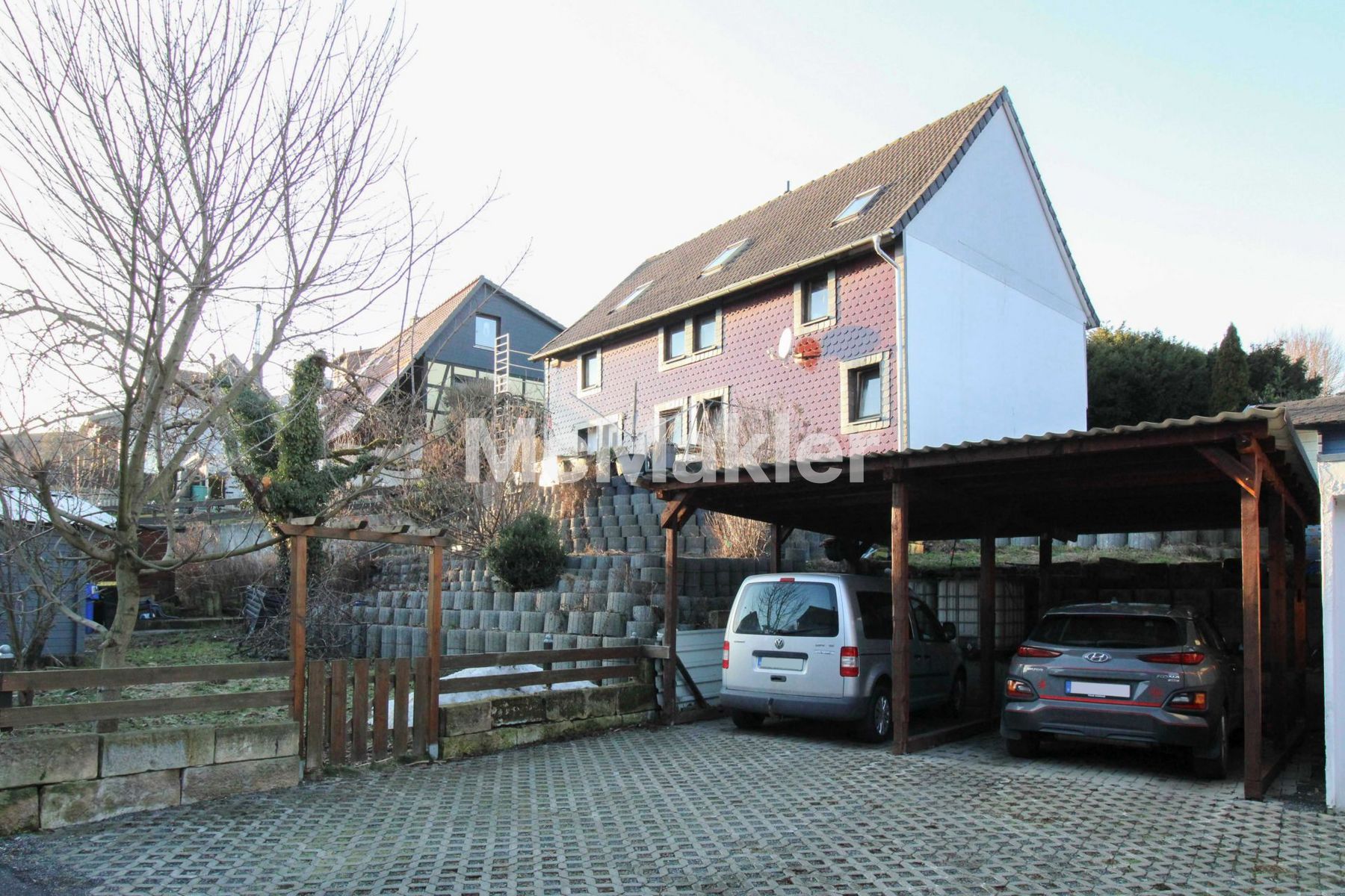 Umfangreich modernisiertes Einfamilienhaus mit 6 Zimmern, großem Garten und Bergblick 