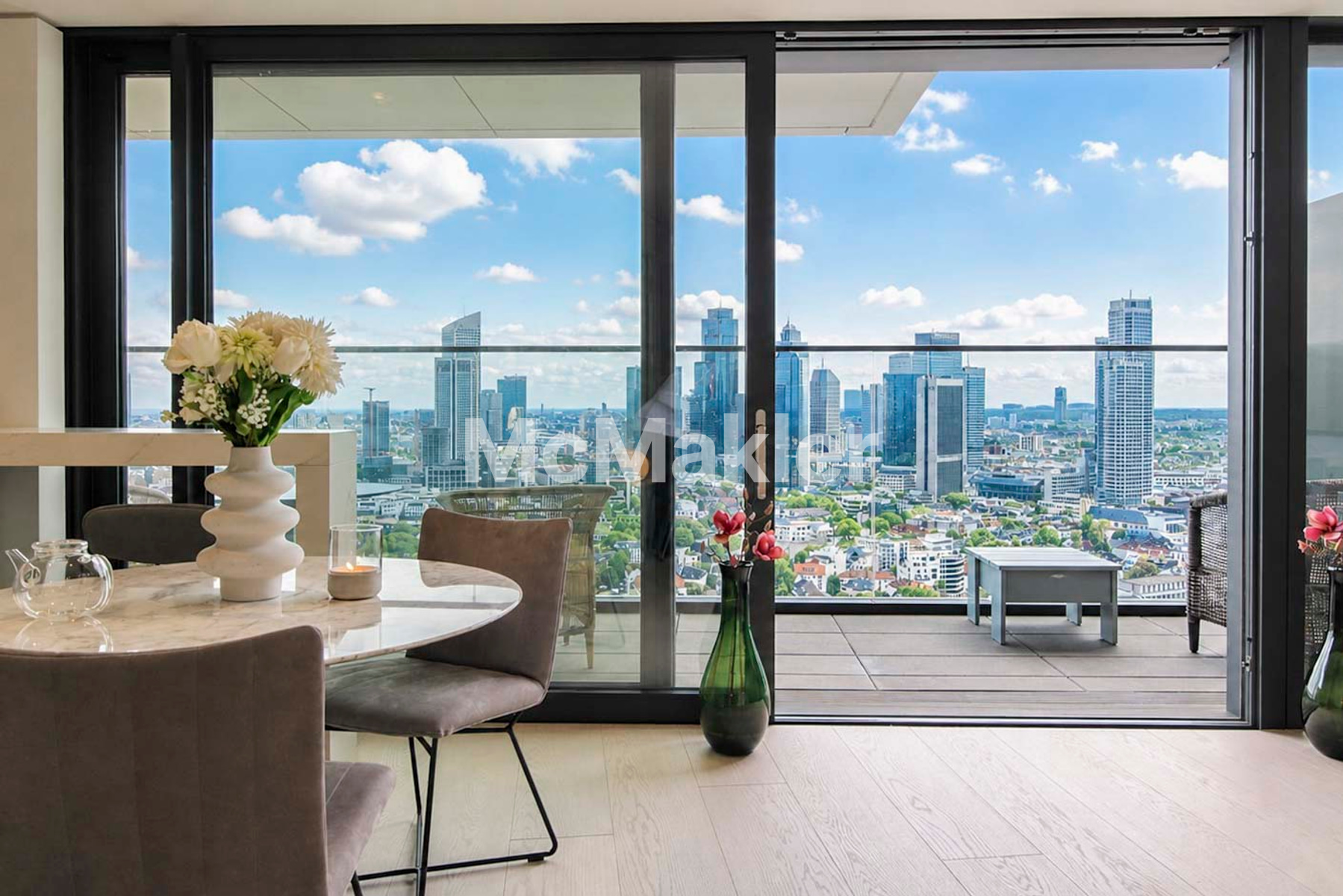 Absolute Rarität: Luxus Apartment mit einmaligem Skylineblick im 140West Tower