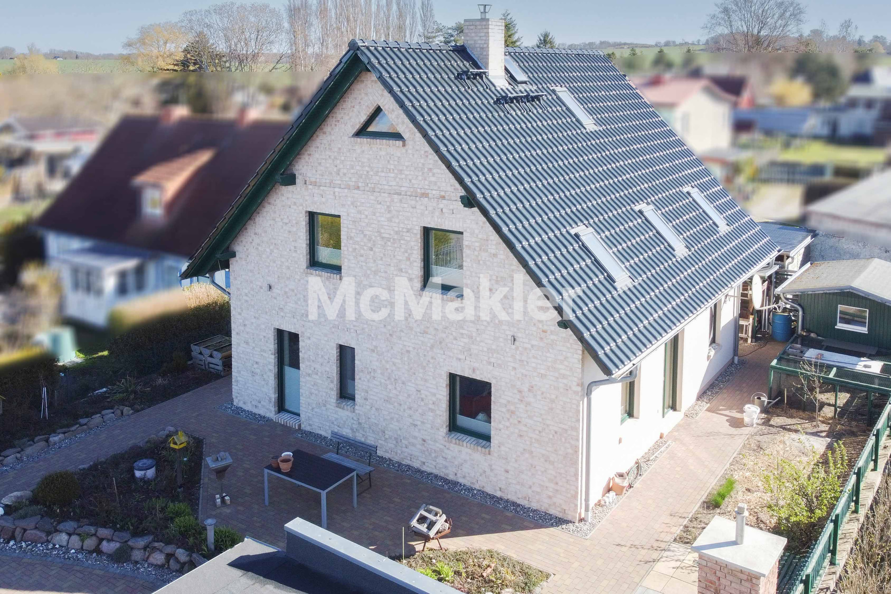 Einfamilienhaus in Polchow auf Rügen - Wohnen auf 3 Ebenen in erster Wasserlage am Bodden