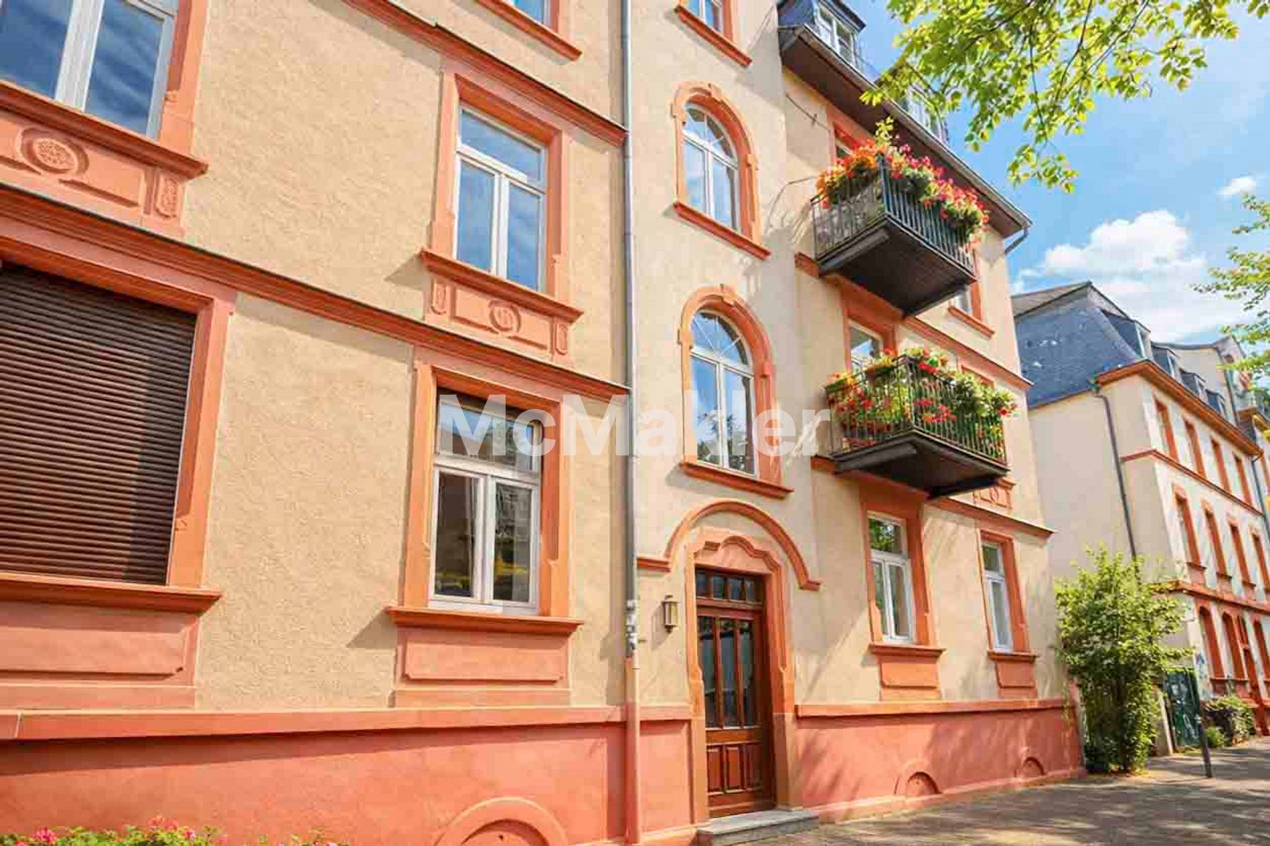 Bestlage: Maisonette-Lifestyle mitten in Bornheim mit eigener Garage & Stellplatz