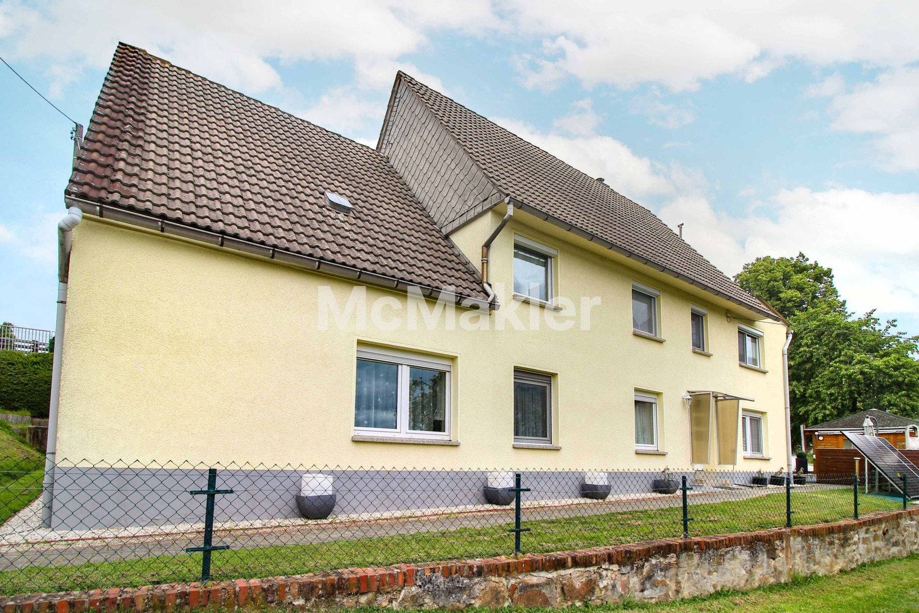 1 Haus + 2 Wohnungen + ruhige Lage + gepflegter Zustand