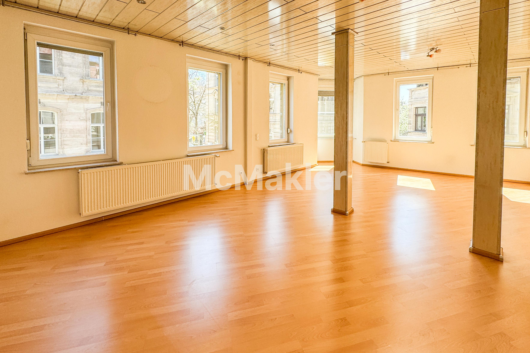 Bezugsfreie 4-Zimmer-Wohnung mit Balkon und zwei Bädern im Herzen von Fürth