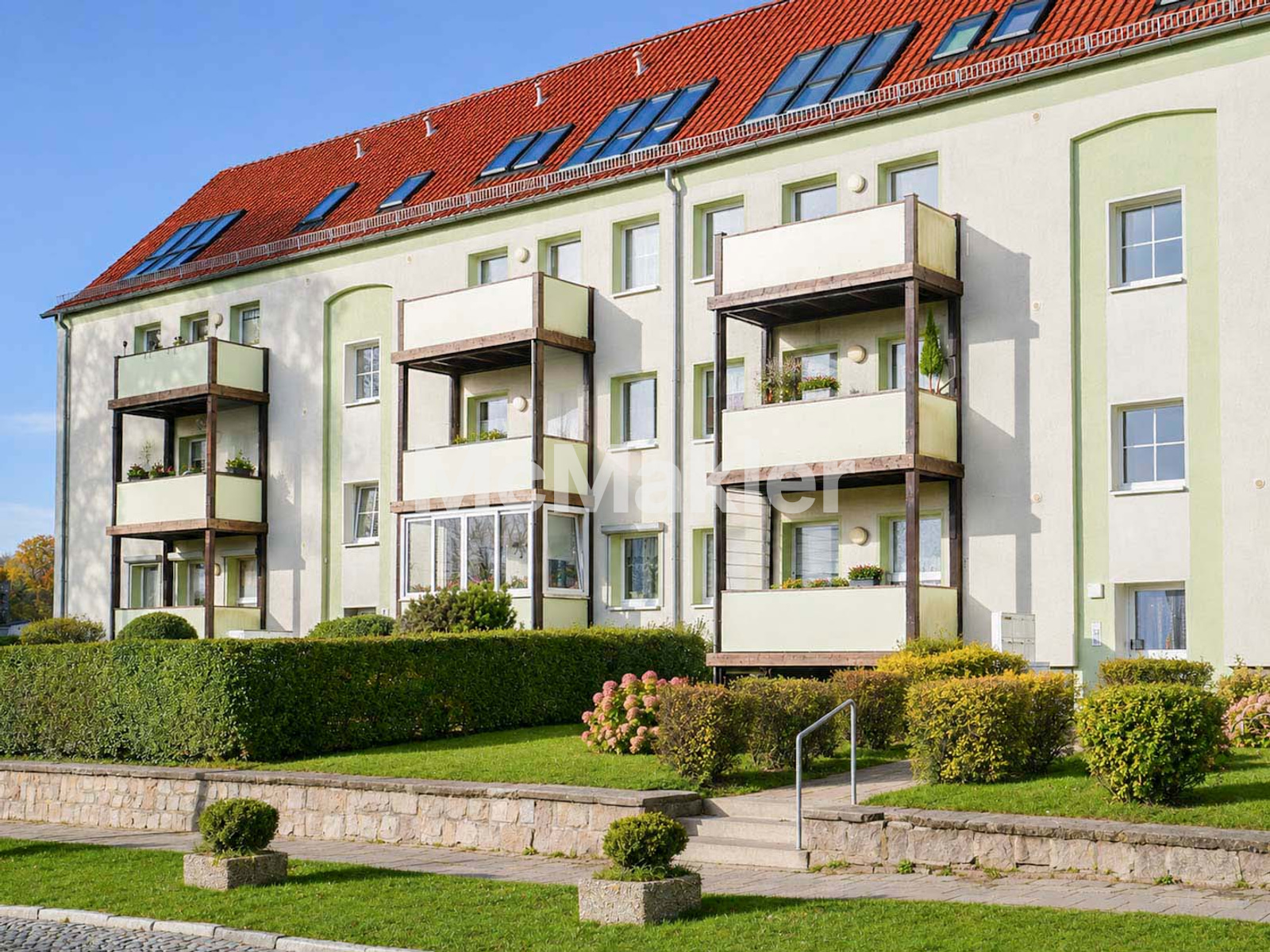 Erdgeschosswohnung mit Gestaltungspotenzial, Wintergarten-Balkon & 2 PKW-Stellplätzen an der Ostsee