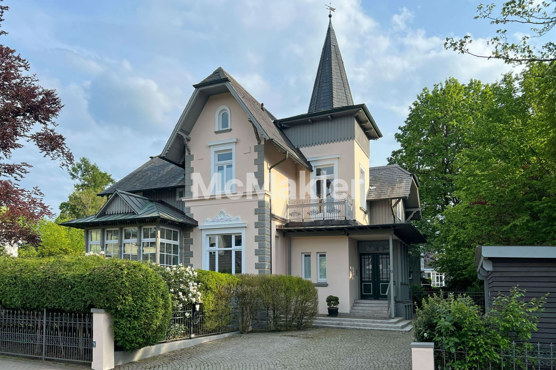 Historische Villa mit Gartenidylle