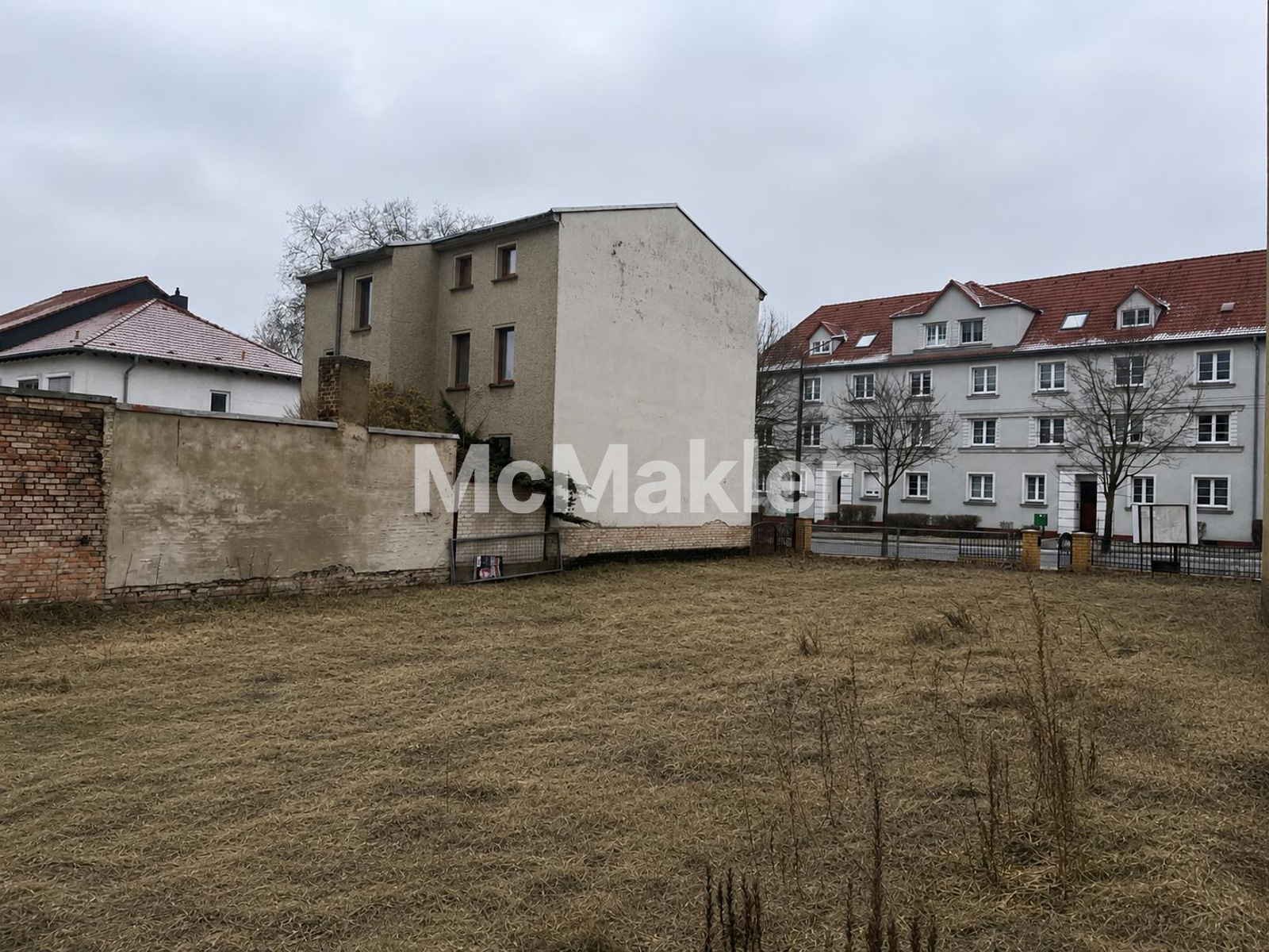 Grundstück mit Baugenehmigung für 7 Wohneinheiten und Stellplätze in Eberswalde
