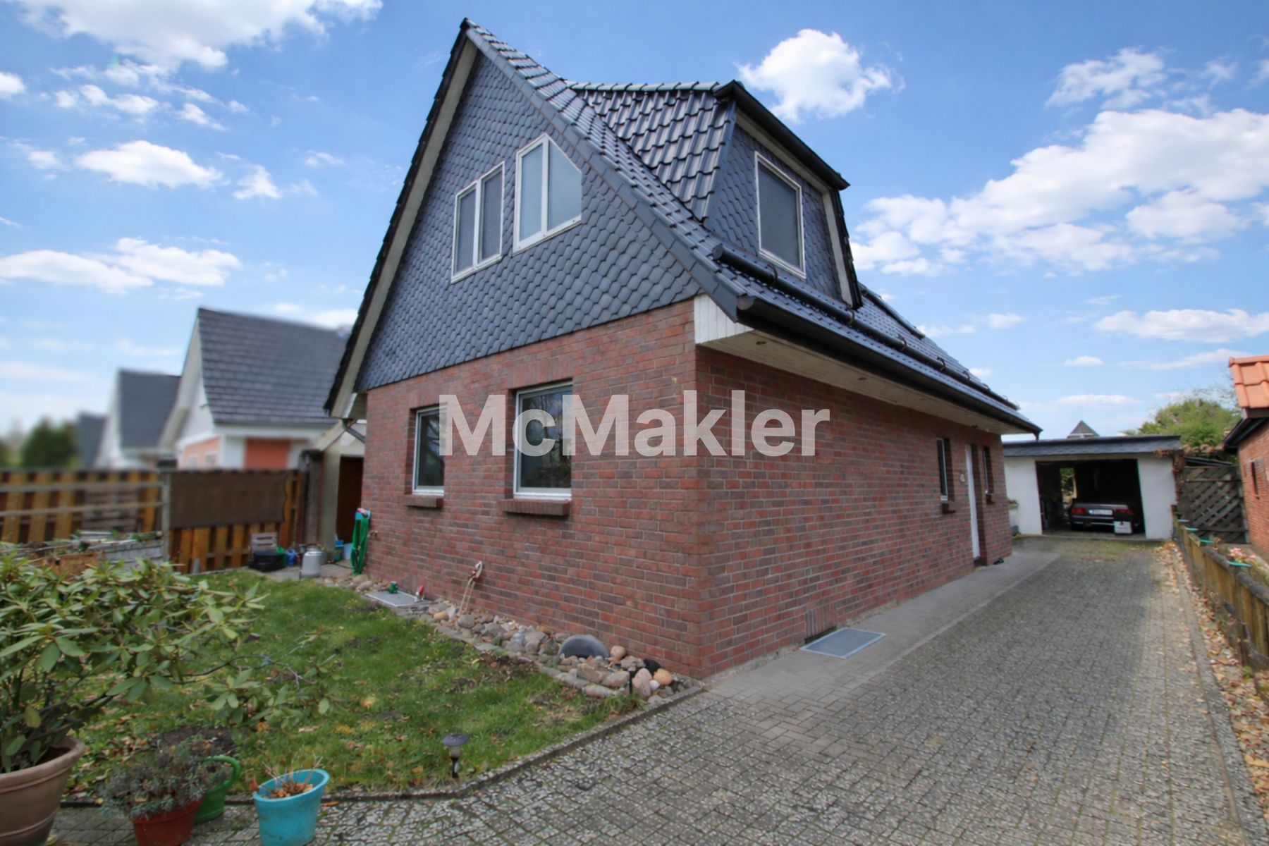 Ein Haus - Zwei Möglichkeiten 
Einfamilienhaus mit separatem Anbau