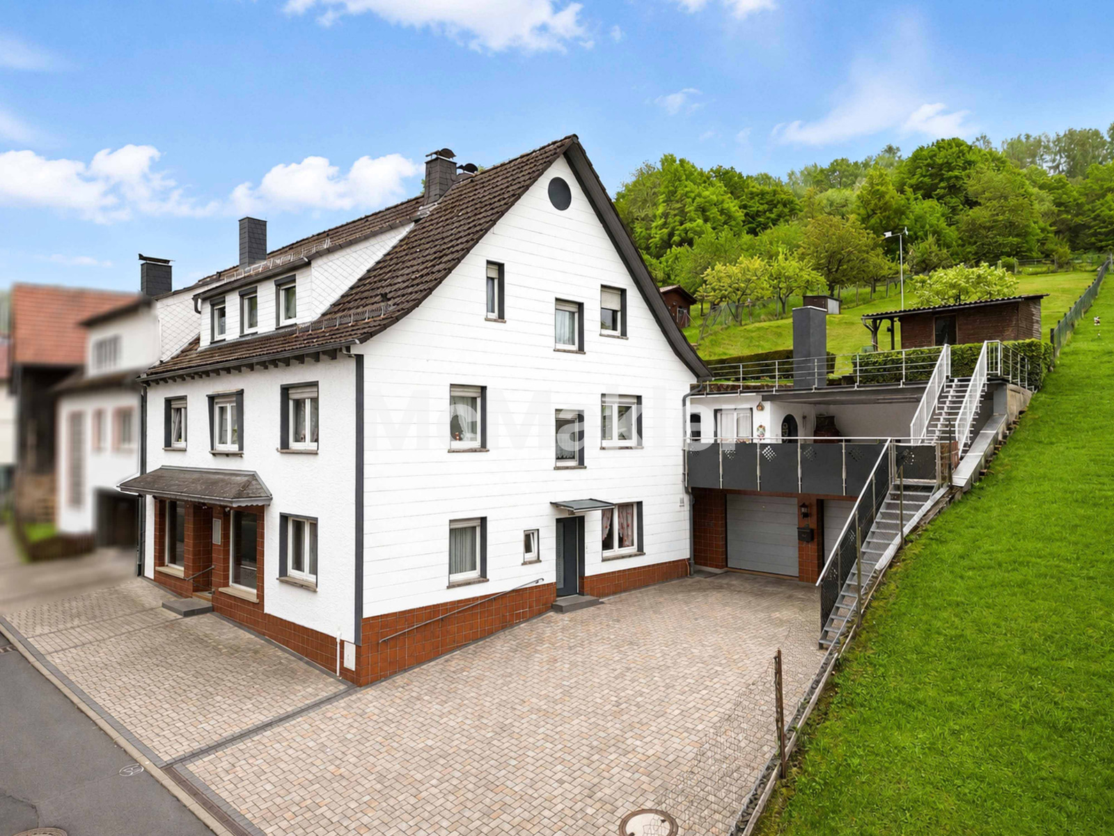 Wohnen & Arbeiten vereint – modernisierte Gewerbeeinheit, großer Garten und 1.359 m² Grundstück