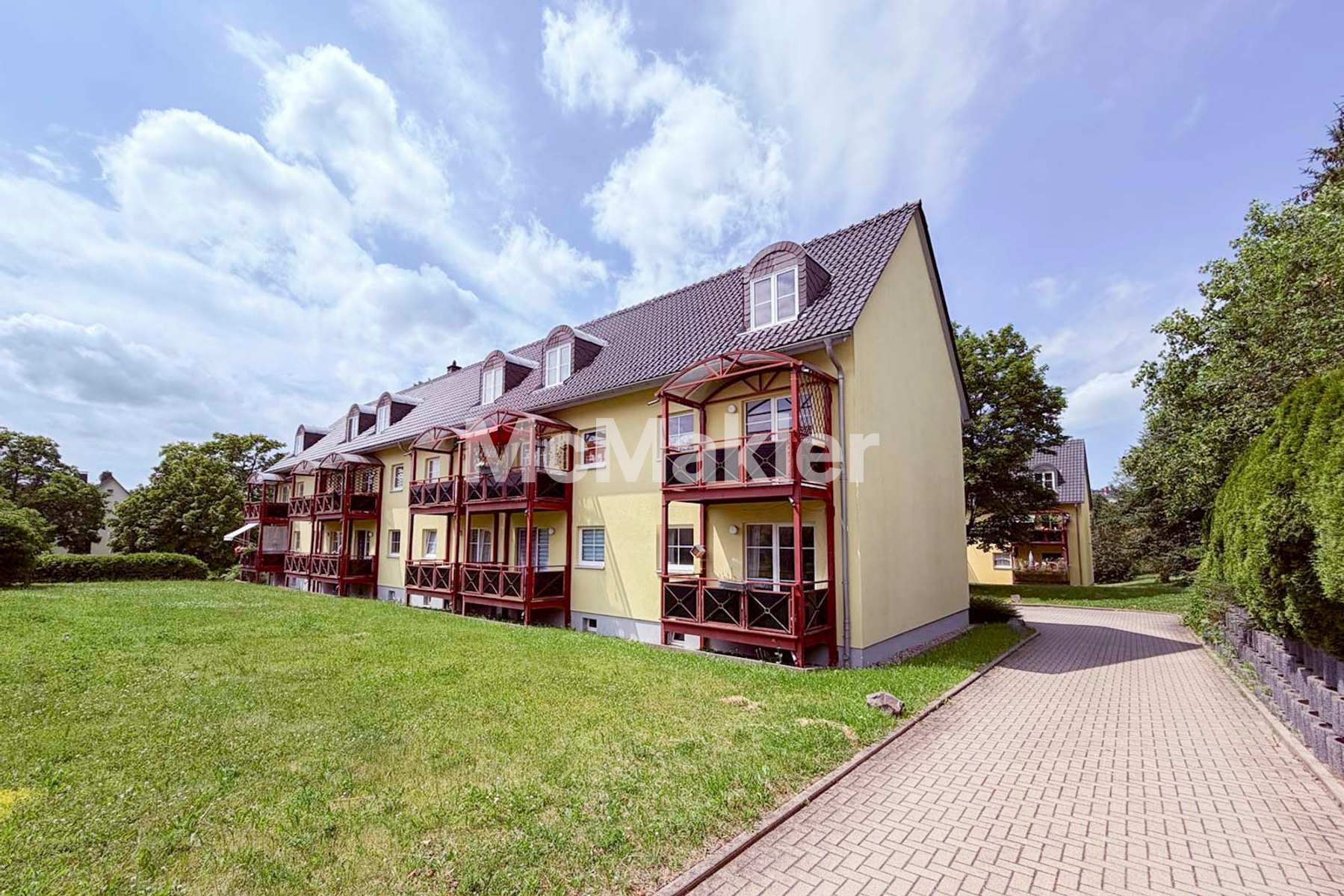 Gepflegte Kapitalanlage im EG mit TG-Stellplatz und Balkon in ruhiger Lage 