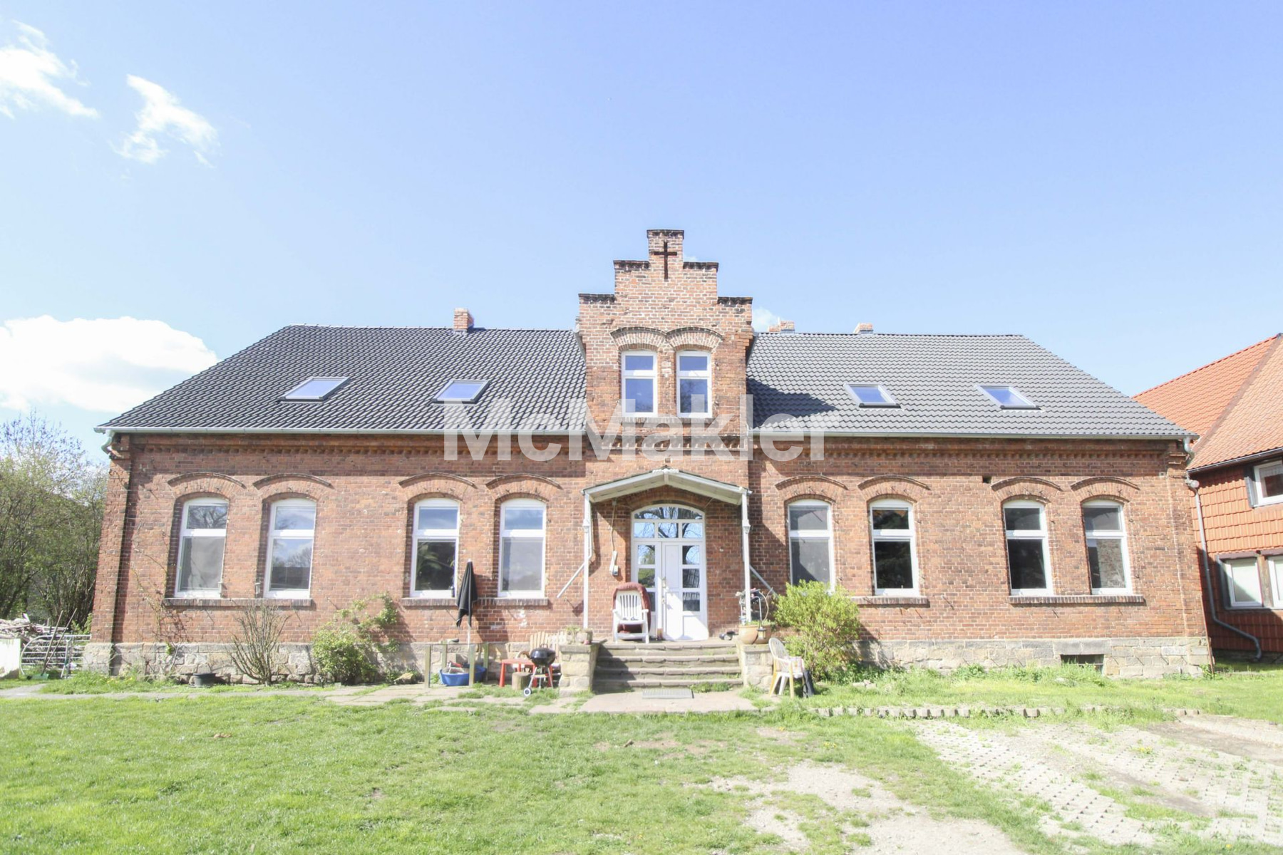 Modernisiertes EFH mit Ausbaureserve auf großzügigem Grundstück - Erbbaurecht