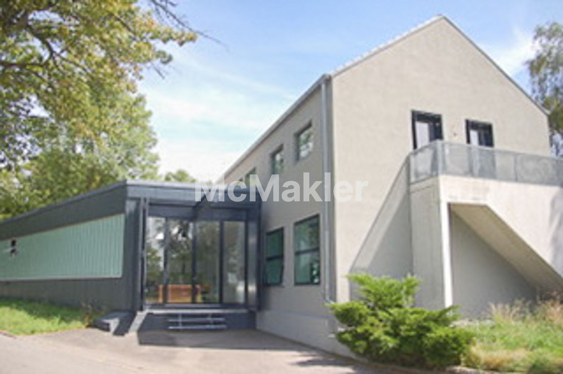 Exklusiv: Modernes Wohn- & Bürogebäude mit gehobener Ausstattung in 74632 Neuenstein!