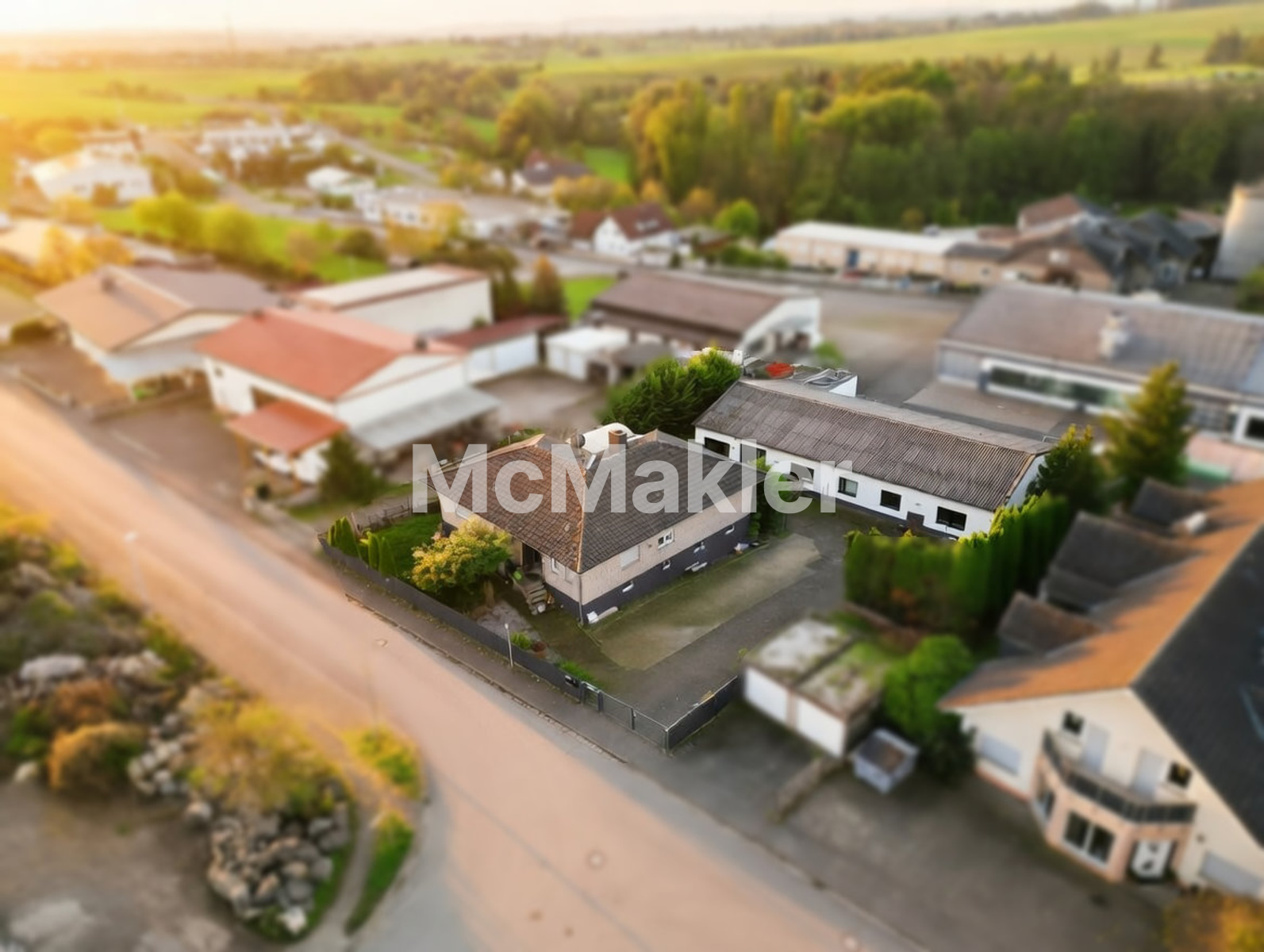 Geräumiges Ein- bis Zweifamilienhaus inkl. 288 m² Halle – enormes Potenzial in Biebertal