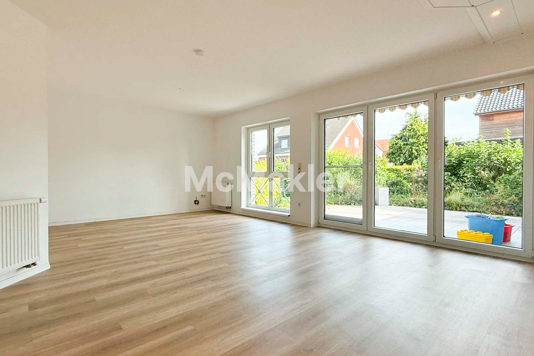 Modernes Wohnen in attraktiver Lage: 3-Zimmerwohnung mit Terrasse und 2 Stellplätzen in BI-Quelle