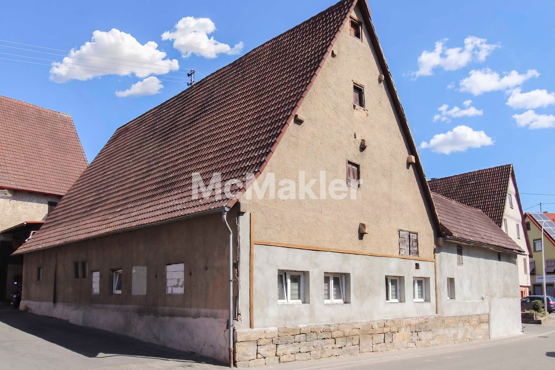 Neuwertiges Wohlfühl-Bauernhaus mit Loggia & Gewölbekeller in Brackenheim-Hausen