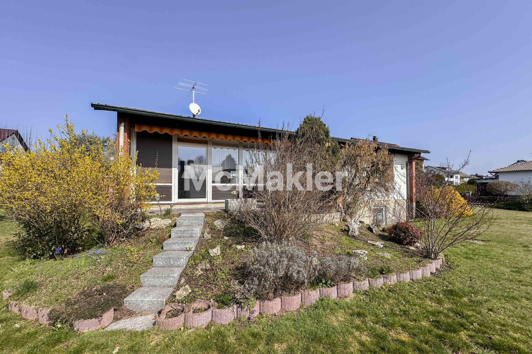Bungalow-Stil mit großzügigem Keller und Einliegerpotenzial auf sonnigem Grundstück