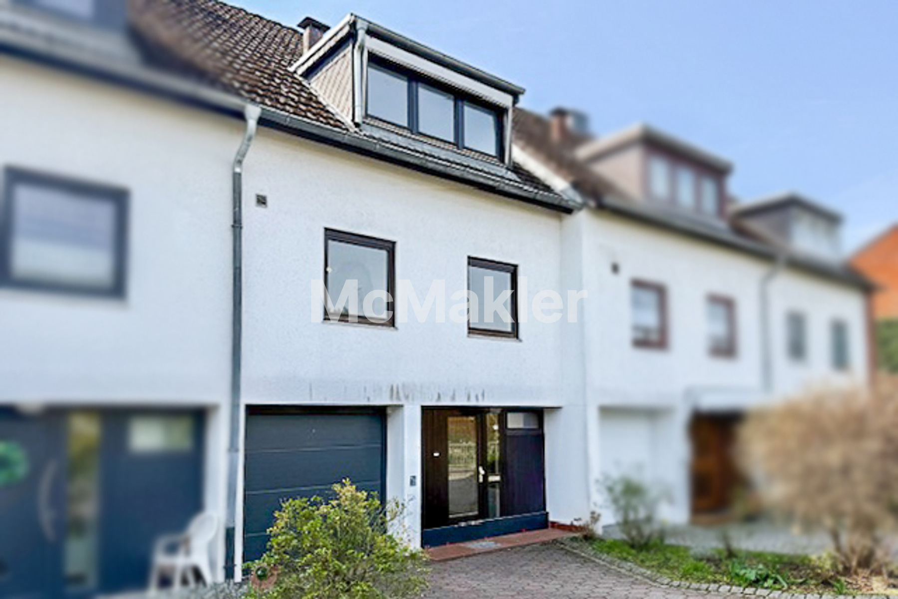 Mittelreihenhaus mit kleinem Garten und großer Terrasse - ideal für kreative Modernisierung