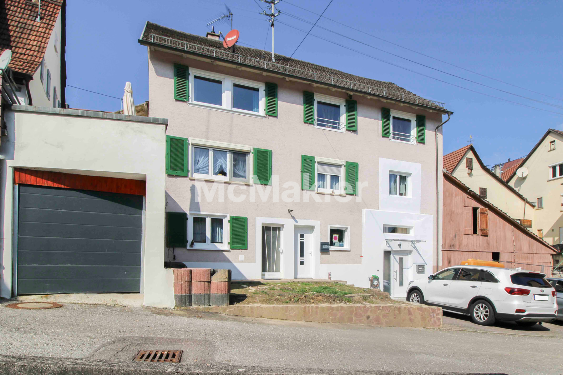 3-Familienhaus  (3 separate Eingänge) ab 2023 umfangreich saniert und renoviert