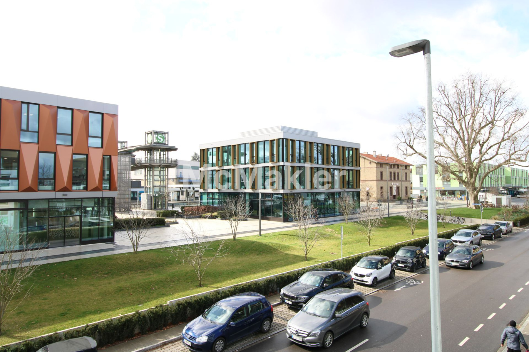 Gewerbe-Etage in Ditzingen: Top-Projektierung zu 2 Wohnungen im Sanierungsgebiet!