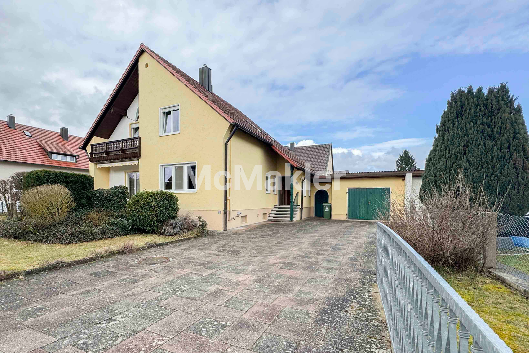 Charmantes Einfamilienhaus mit großem Garten und Gestaltungspotenzial in Sünching