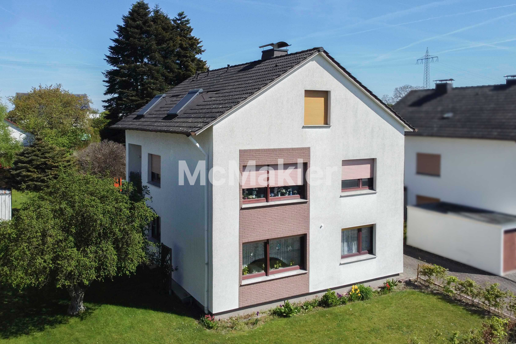 Pelletheizung & Dämmung: Zweifamilienhaus mit ausgebautem DG & Doppelgarage in Besenkamp 