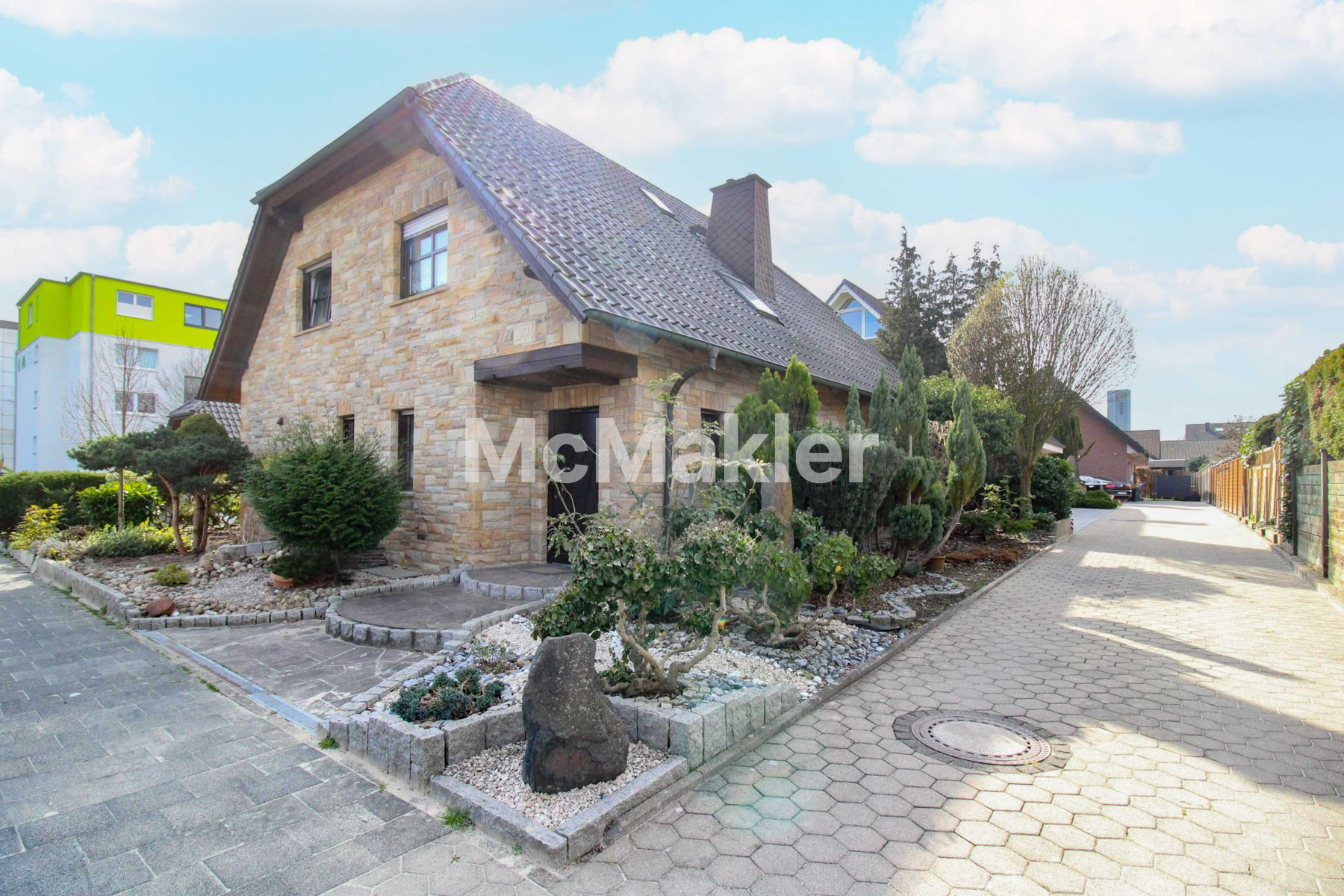 Preissenkung! Exklusives EFH mit Bruchsteinfassade,Carport und PV-Anlage in guter Lage von Rheda