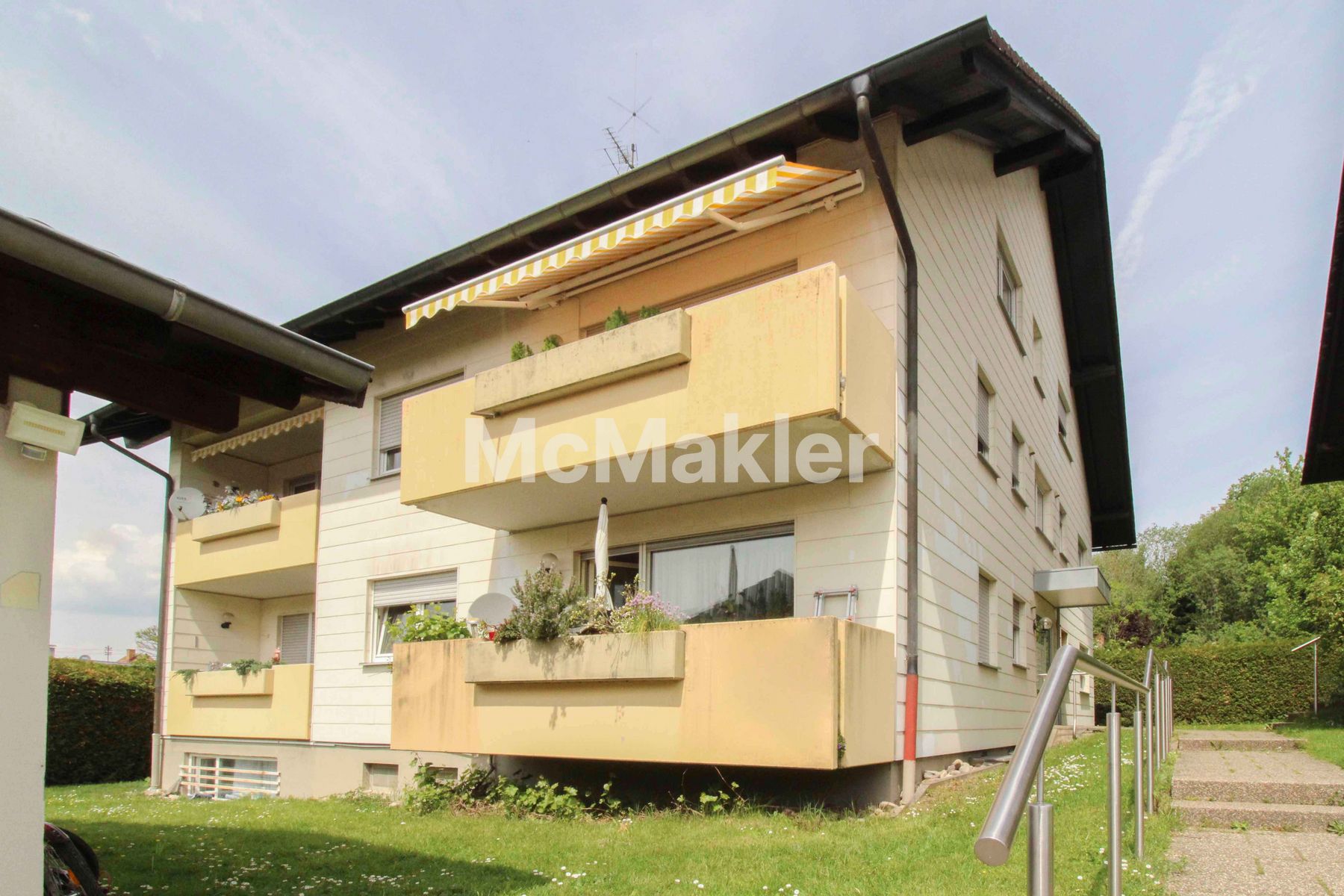 Vermietete 2-Zimmer-Wohnung mit Balkon, Stellplatz und Blick ins Grüne in BAD-Haueneberstein