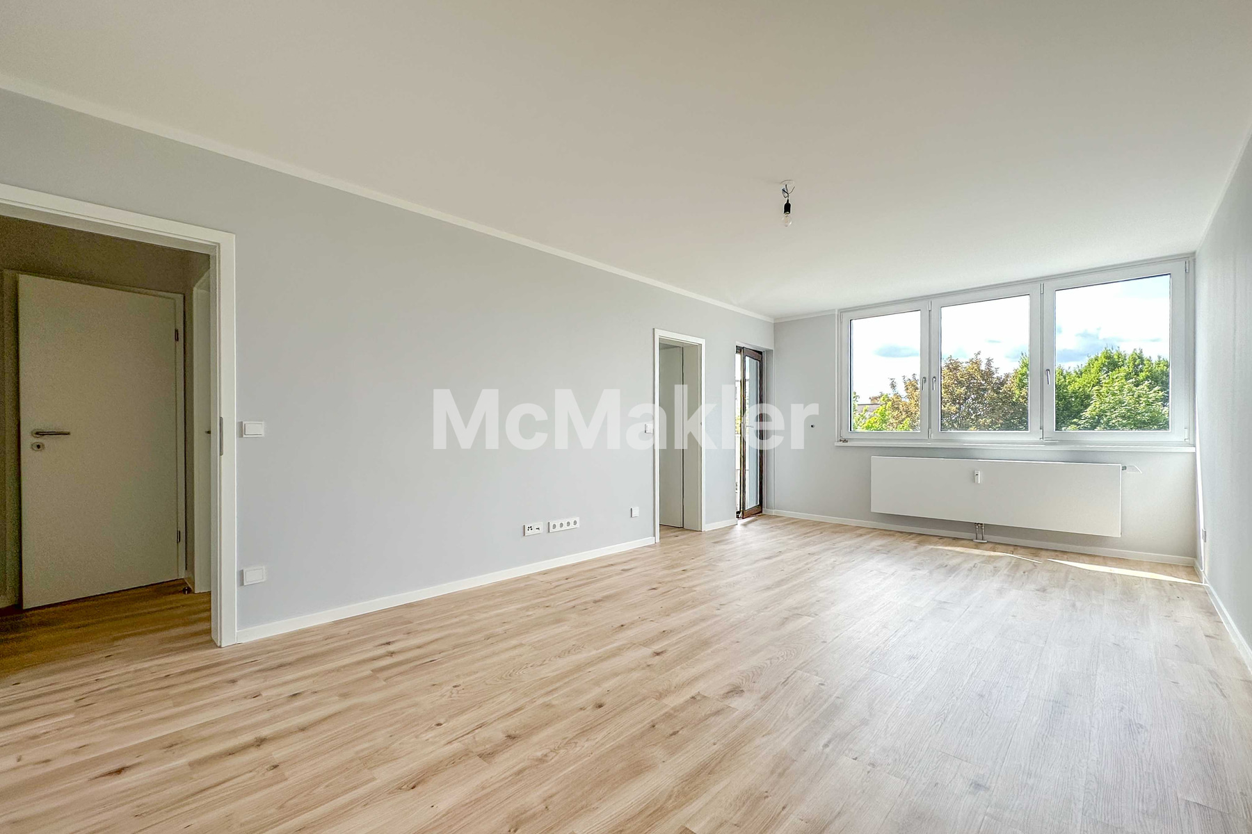 Modernisierte 1-Zimmer-Wohnung mit Balkon und TG-Stellplatz in Troisdorf