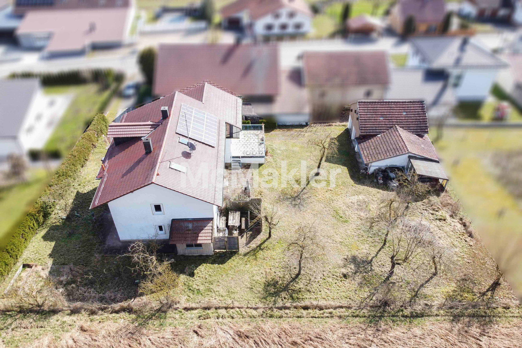Baugrundstück mit Altbestand am Feldrand in Hohenthann!