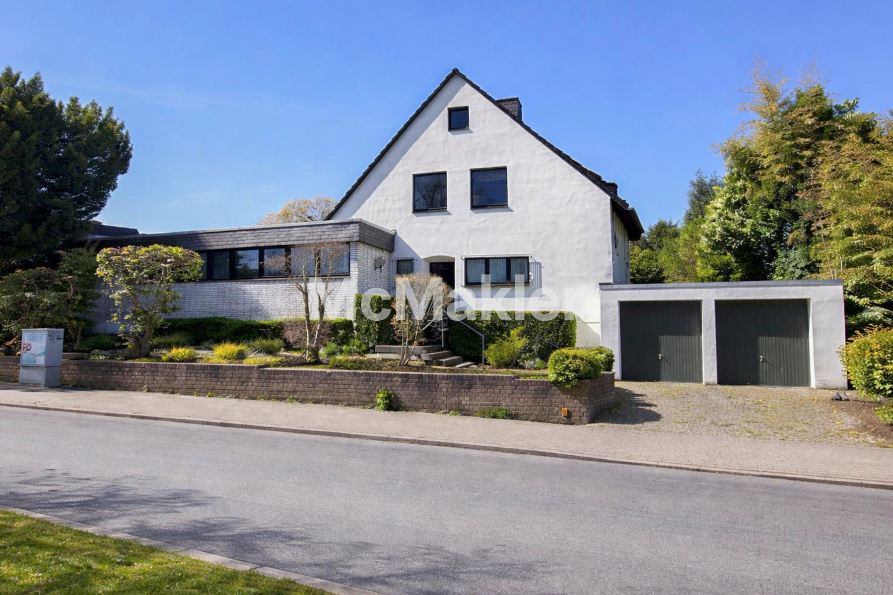 Großzügiges Einfamilienhaus- oder Mehrgenerationenhaus mit viel Platz und schönem Garten