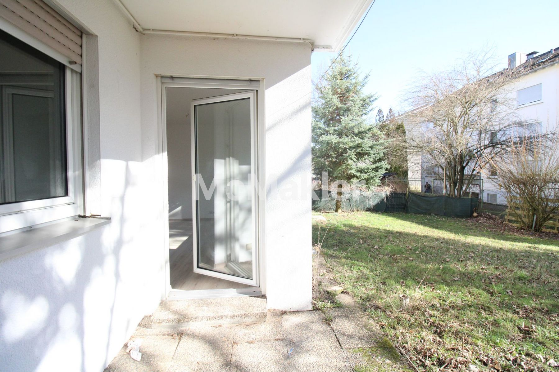 Sofort bezugsfrei und frisch renoviert! 1 Zimmer ETW mit Terrasse und Garten