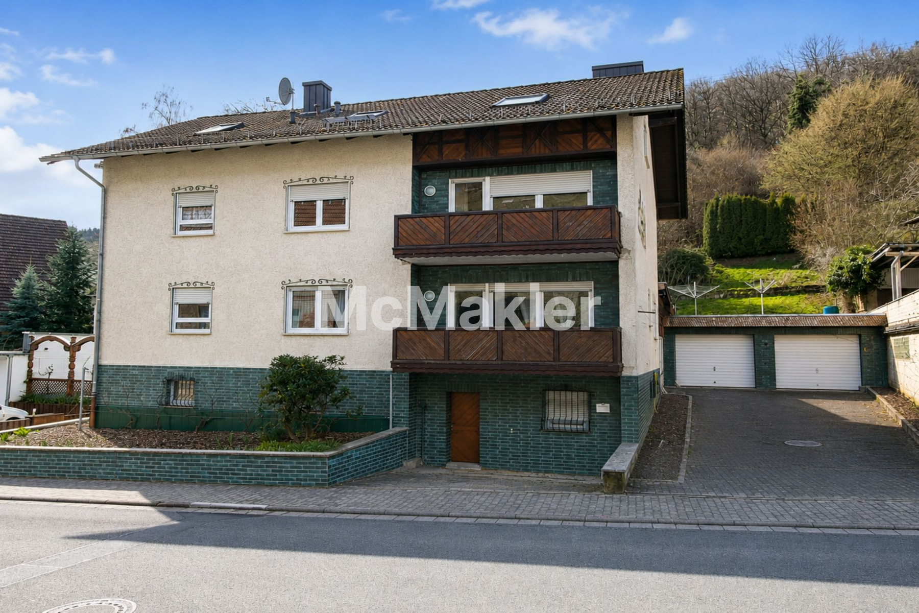 Wohnen, vermieten, arbeiten – 3-Familienhaus mit Schreinerei, Doppelgarage und Bauplatz