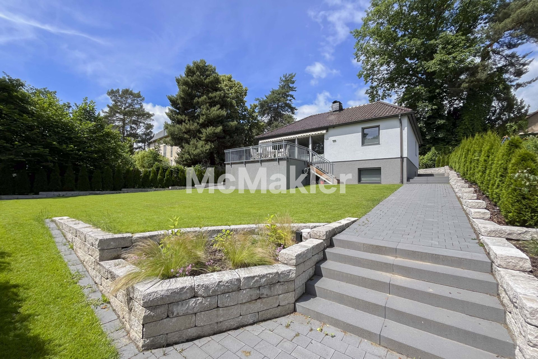 Modernes Wohnen auf höchstem Niveau – hochwertig sanierter Bungalow mit Gartenidylle