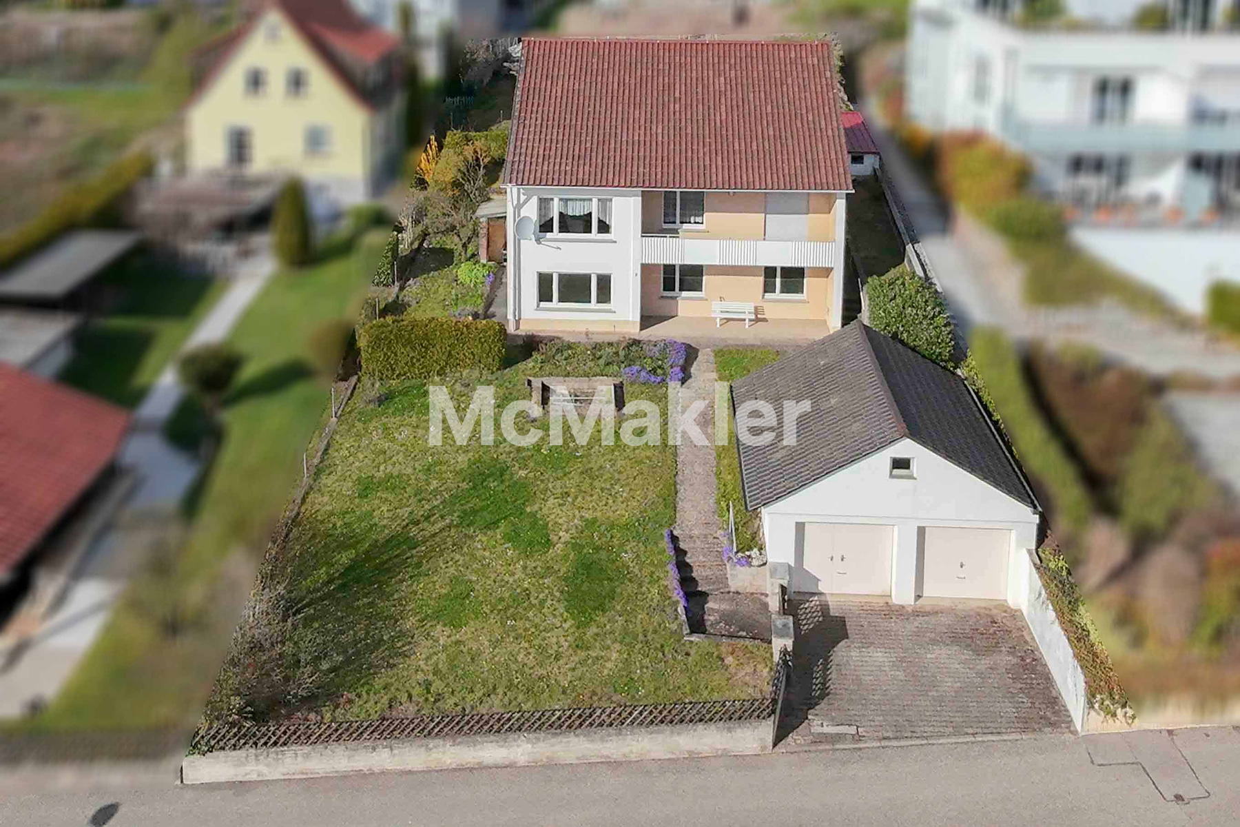Familien aufgepasst: Schön gelegenes Einfamilienhaus mit ELW, Garten und Doppelgarage