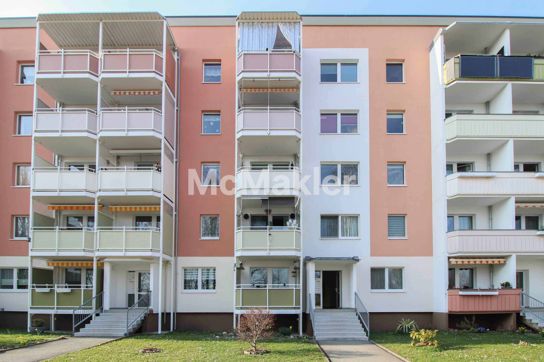 Großzügige 3-Zimmer-Wohnung 76m²  mit Balkon und zwei Bädern im 1.Obergeschoss