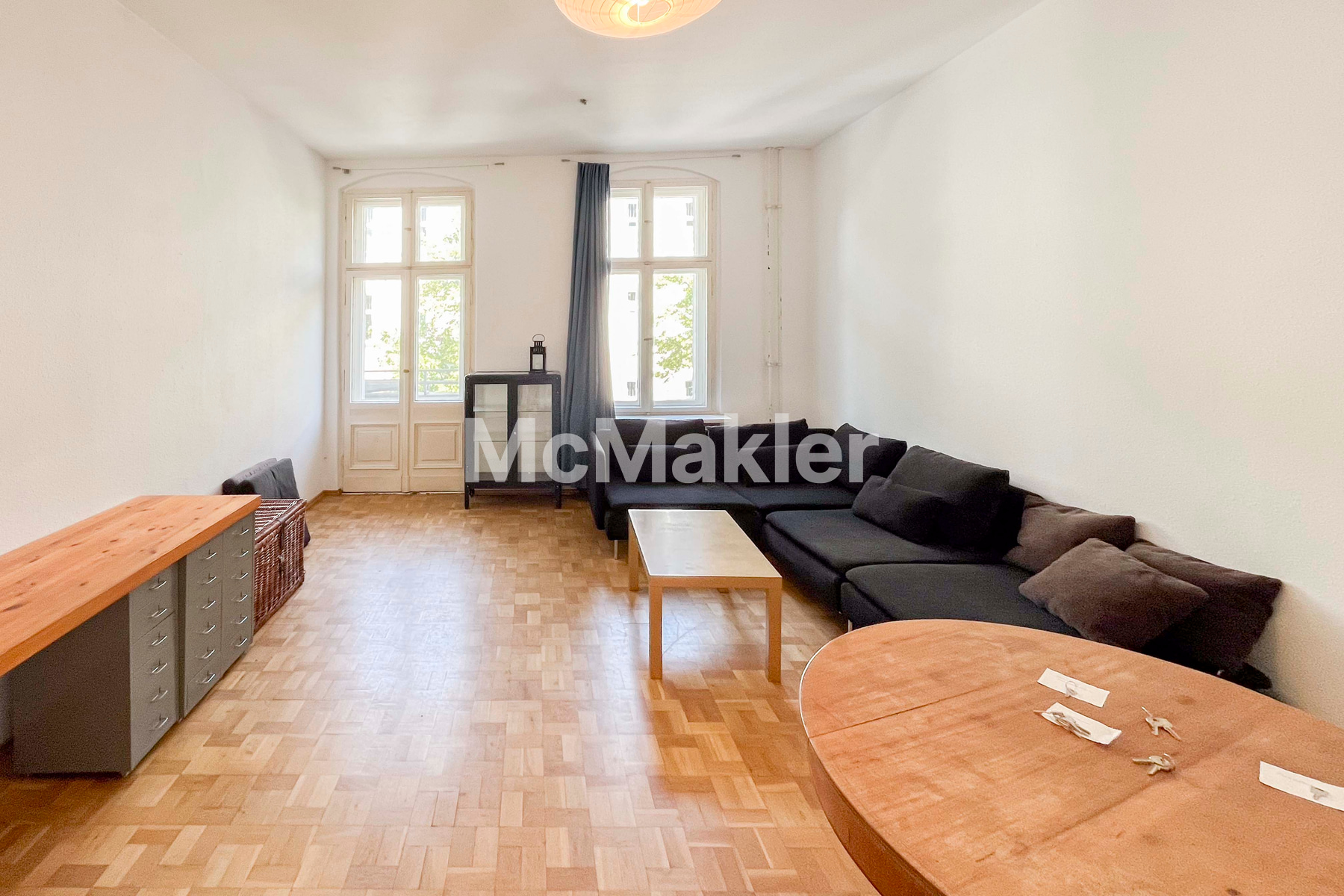 Bezugsfreie Altbauwohnung mit Balkon, Aufzug und Blick ins Grüne in Pankow