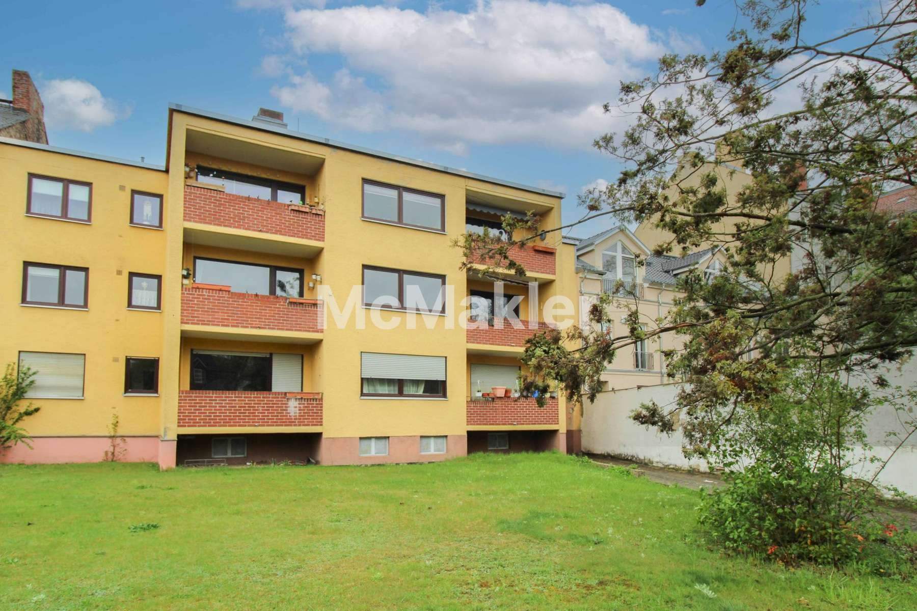 Vermietete 2-Zimmer-Wohnung mit Balkon und freiem PKW Stellplatz in den grünen Hinterhof