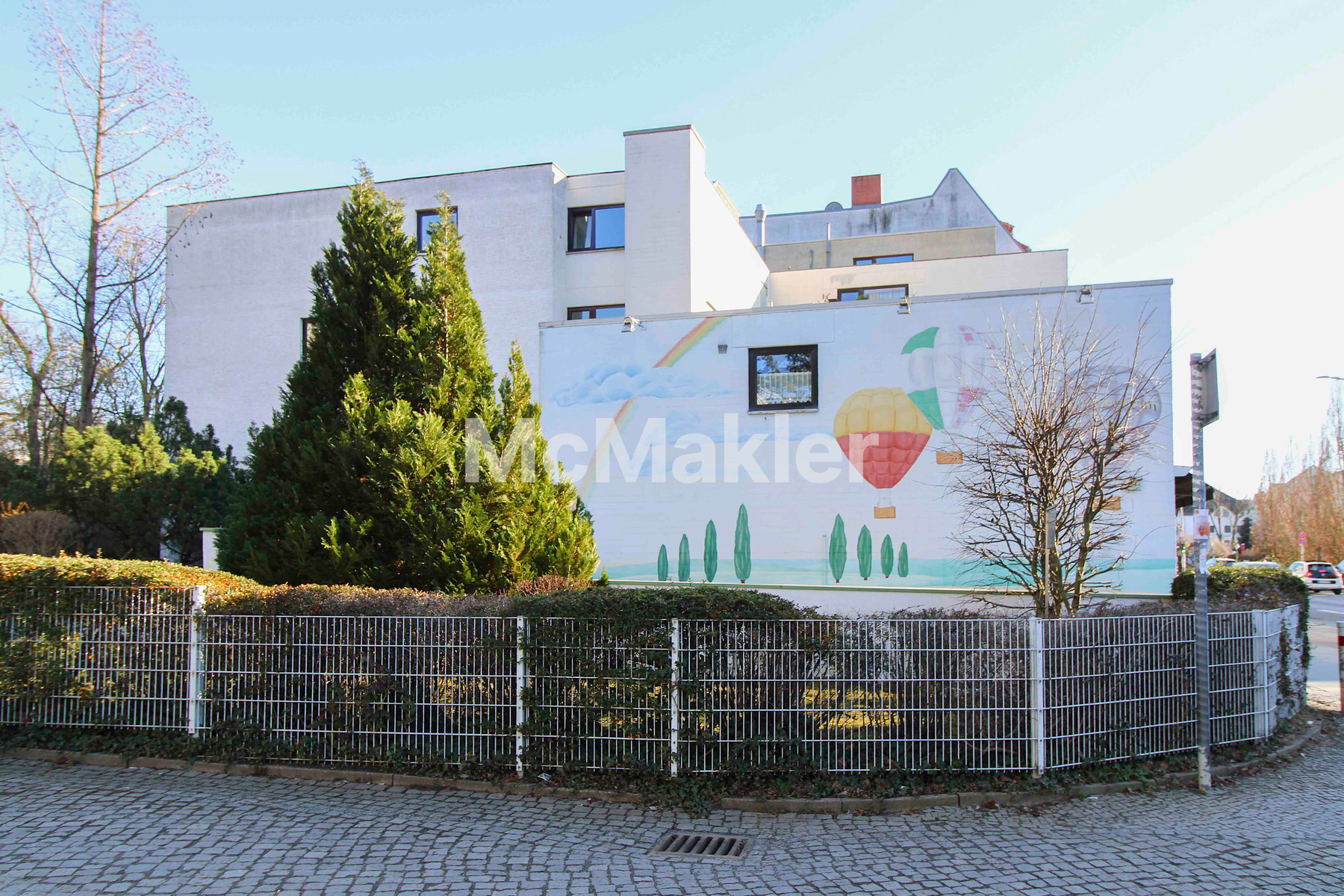 Wird bezugsfrei! 3-Zimmer-Wohnung mit Balkon und Tiefgarage im Herzen von Berlin Zehlendorf