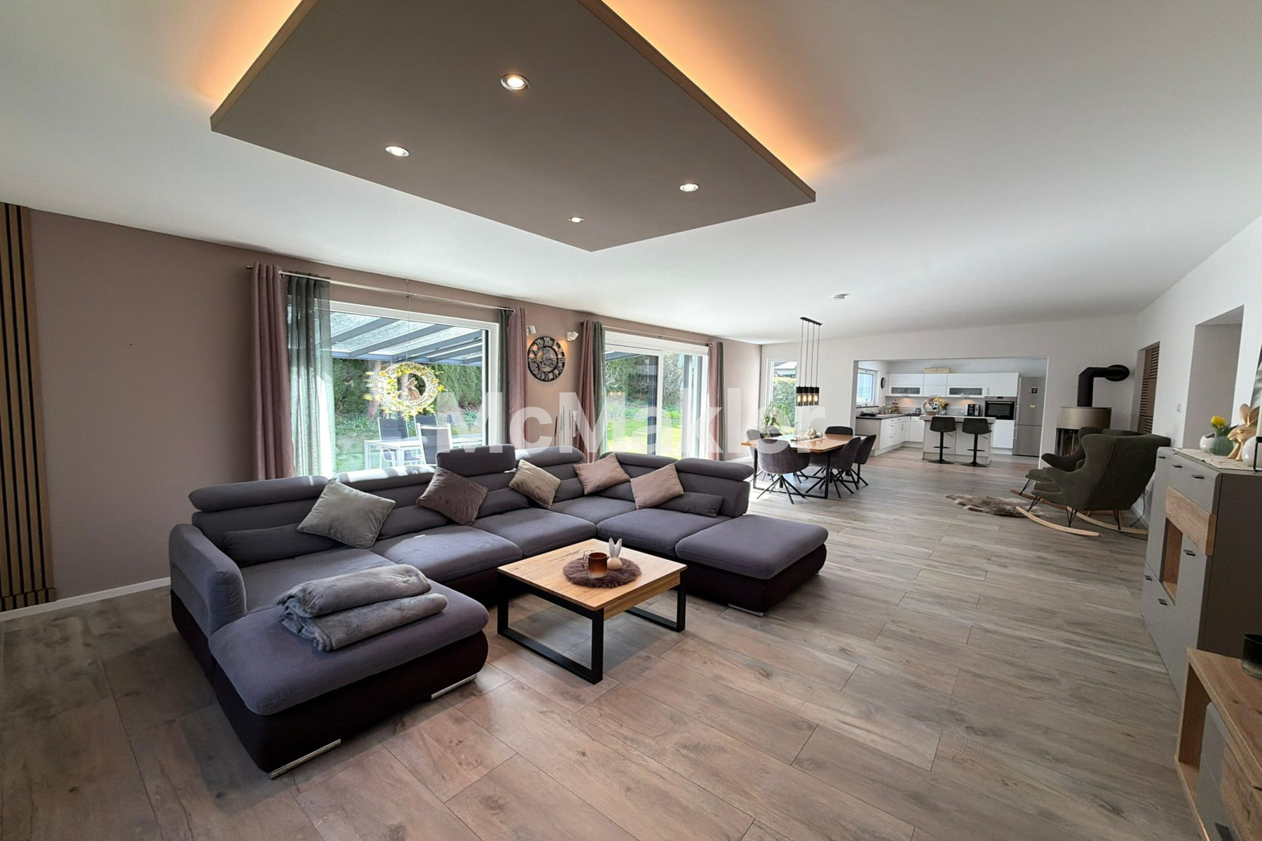 Premiumleben auf einer Ebene bei Augsburg: 4-Zi. EFH mit Süd-Garten, Pergola, Garage & Privatsphäre