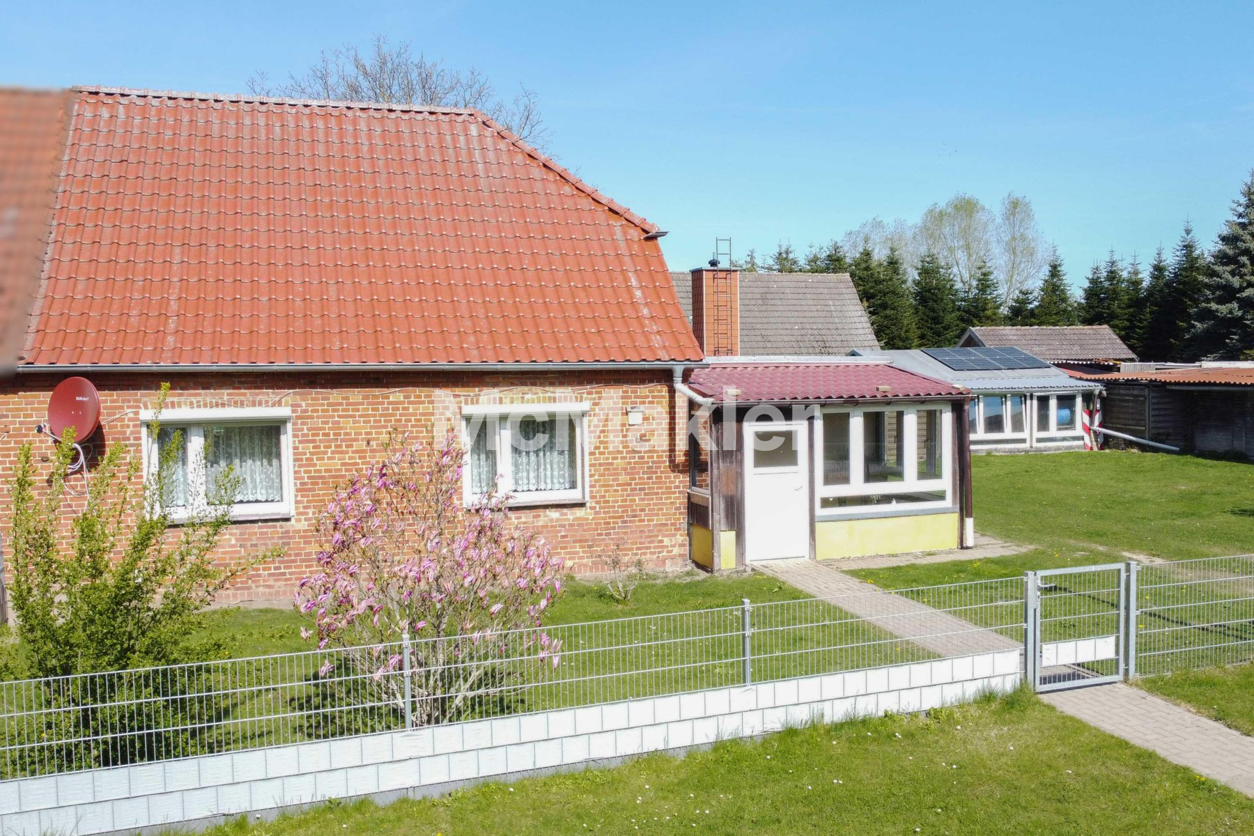Raus aufs Land: Haus mit Stall, Gewächshaus & Ausbaupotenzial – ideal für Selbstversorger