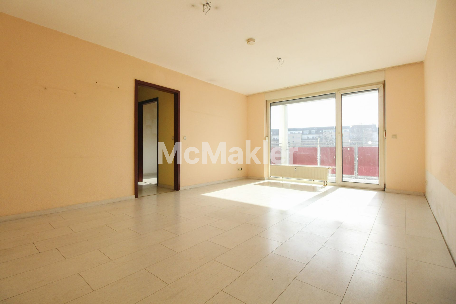 Kreuznacher Balkon-Perle mit Potential – 3 Zi-ETW in renovierungsbedürftigem Zustand & TG-Stellplatz