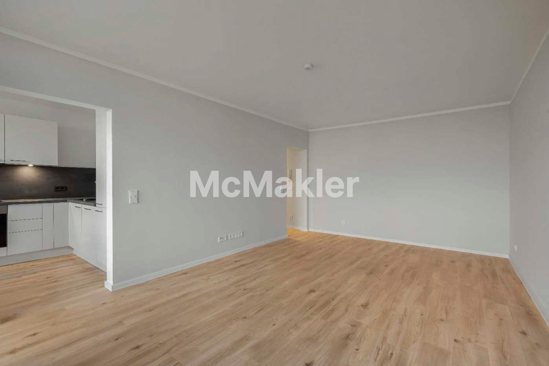 Modern sanierte 2-Zimmer-Wohnung mit Loggia und Tiefgaragenstellplatz