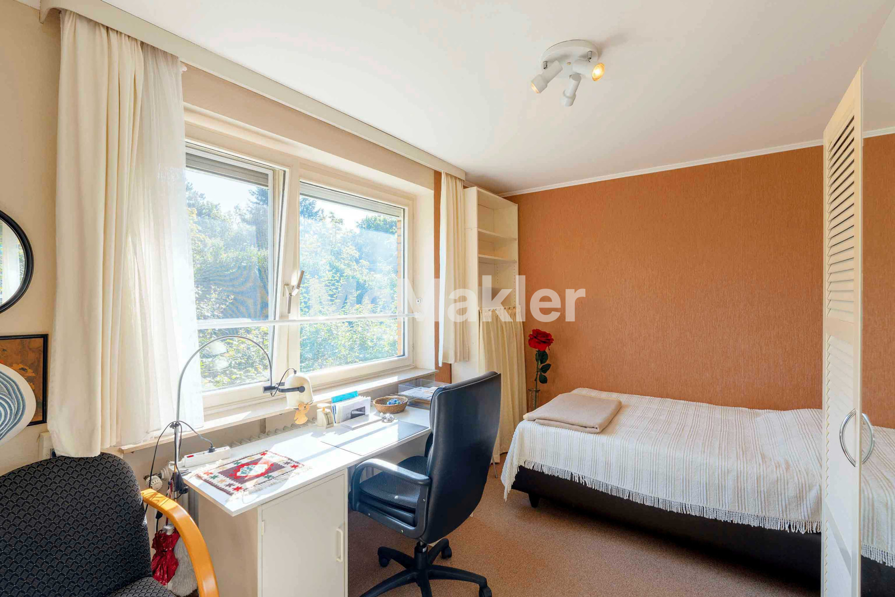 Gemütlicher Bungalow mit Garten und Garage sowie viel Potenzial mitten