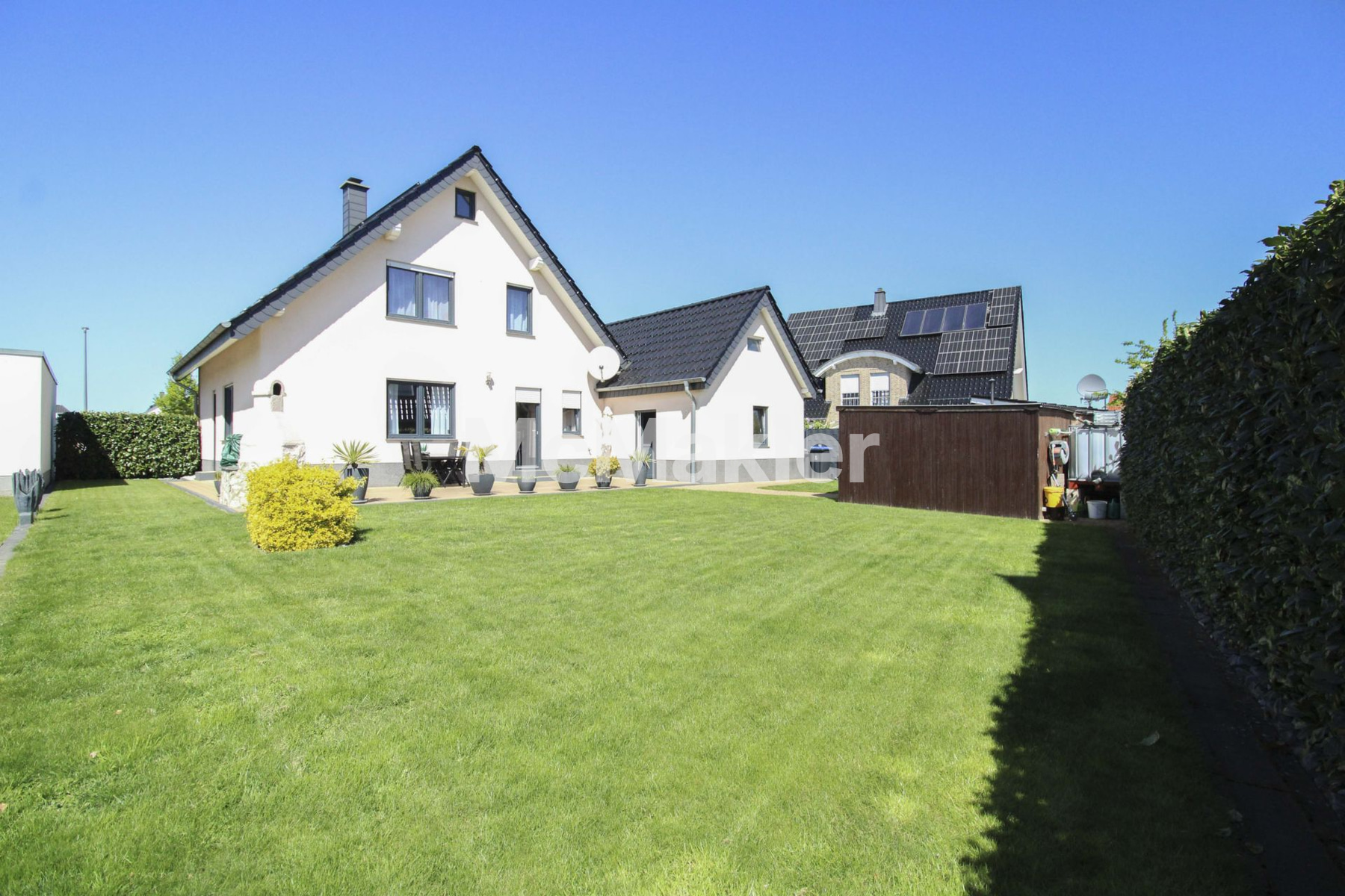 Neuwertiges Einfamilienhaus mit Fußbodenheizung, Kamin, Garage und schönem Garten in Niederntudorf