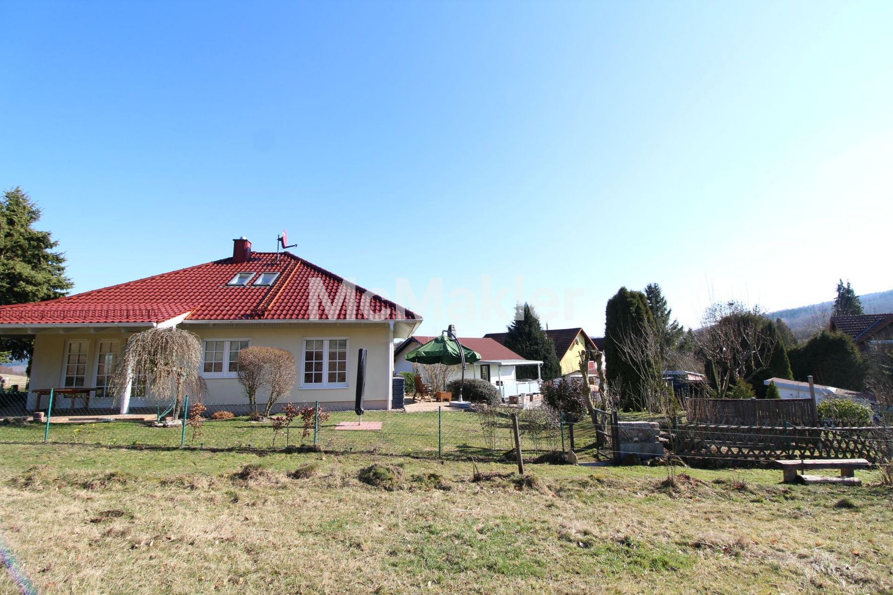 Tolles Einfamilienhaus mit Wohnbungalow auf großem Grundstück in herrlicher Lage