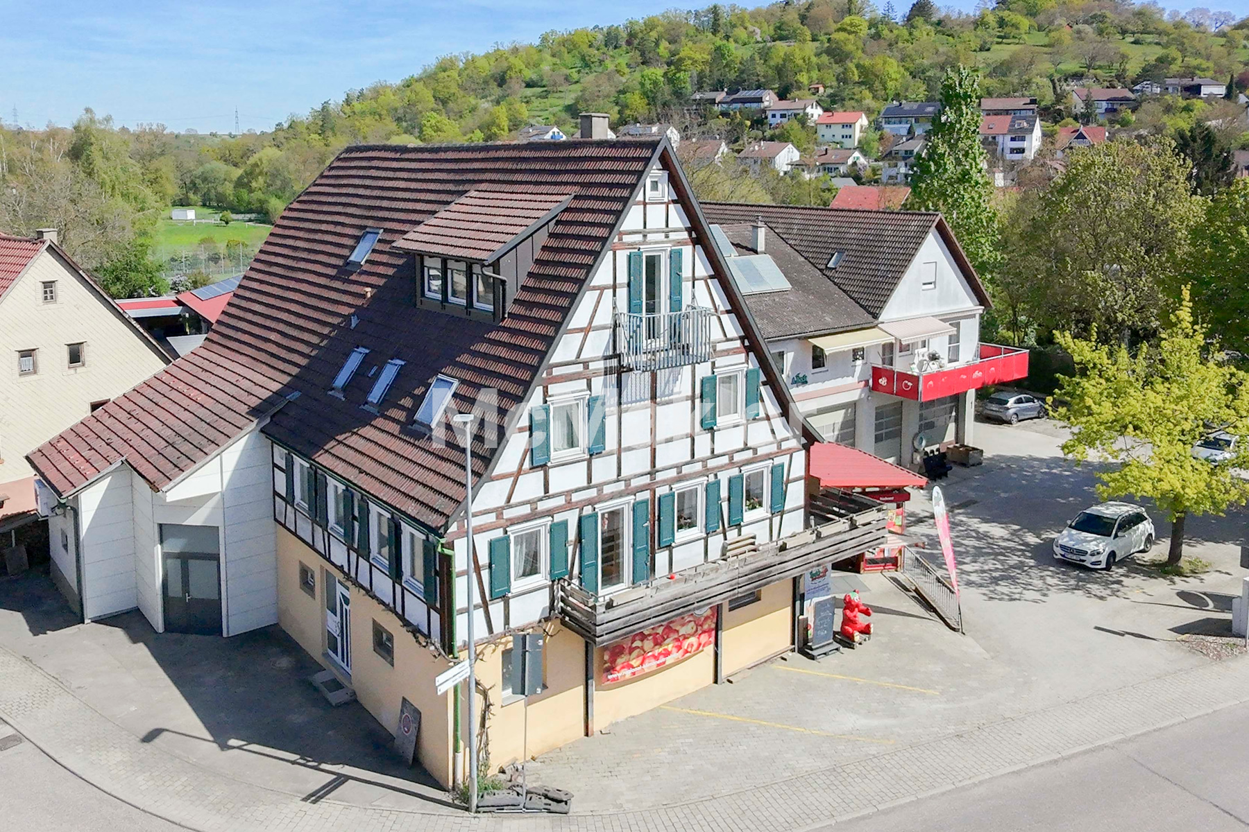 Wohnen & Arbeiten unter einem Dach – Haus mit Laden, Lager & Entwicklungspotenzial in zentraler Lage