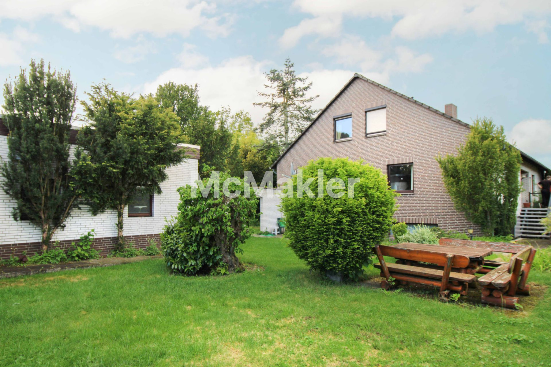 Exklusives Wohnhaus mit Schwimmbad, Sauna, Kachelofen und mehr
